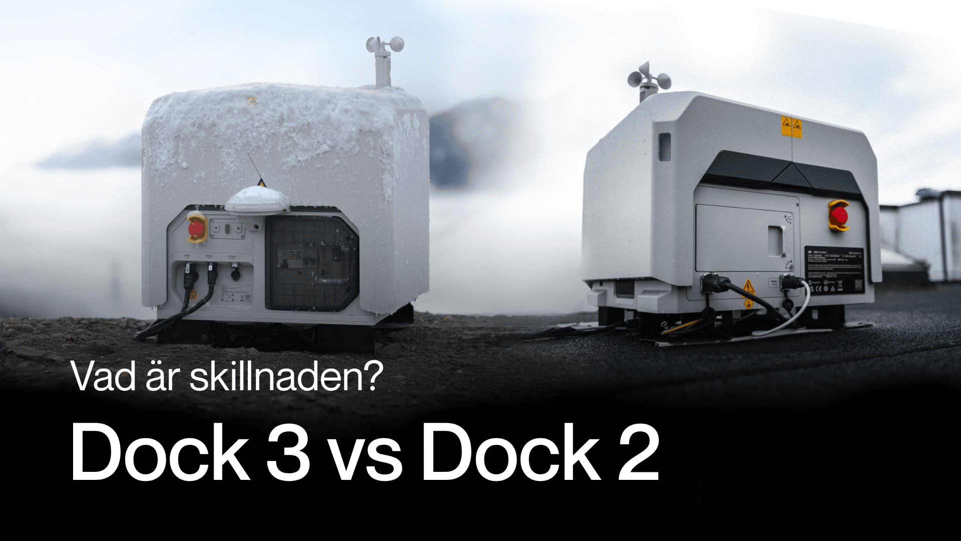Två tekniska enheter, Dock 3 och Dock 2, visas utomhus med snö på den ena. Texten frågar om skillnaden mellan dem.