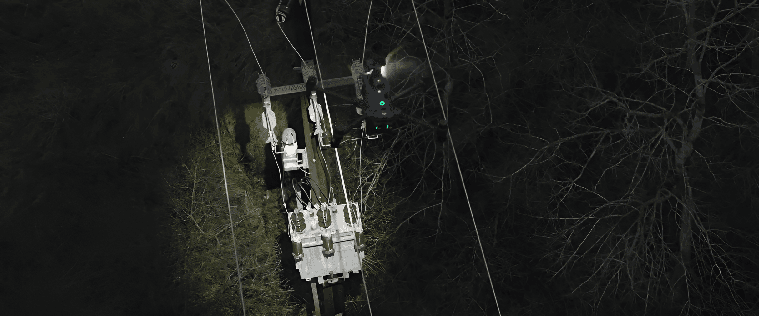 DJI Matrice 30T med Spotlight för inspektion i mörker