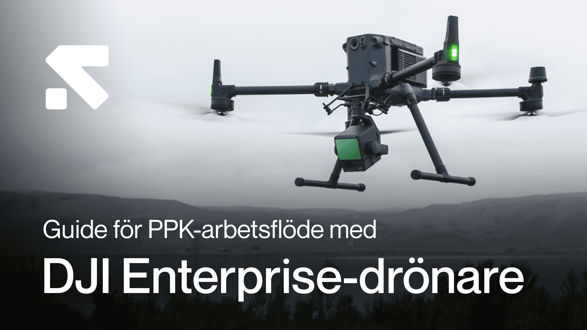 En DJI Enterprise-drönare svävar i luften mot en dimmig bakgrund, med text som beskriver en guide för PPK-arbetsflöde.