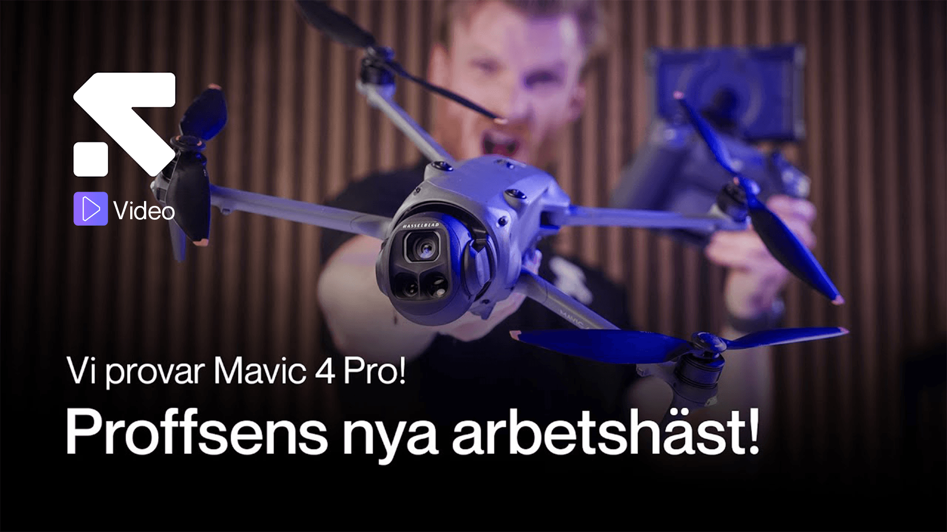 En person testar en Mavic 4 Pro-drönare inomhus, med fokus på drönarens avancerade kamera och design.