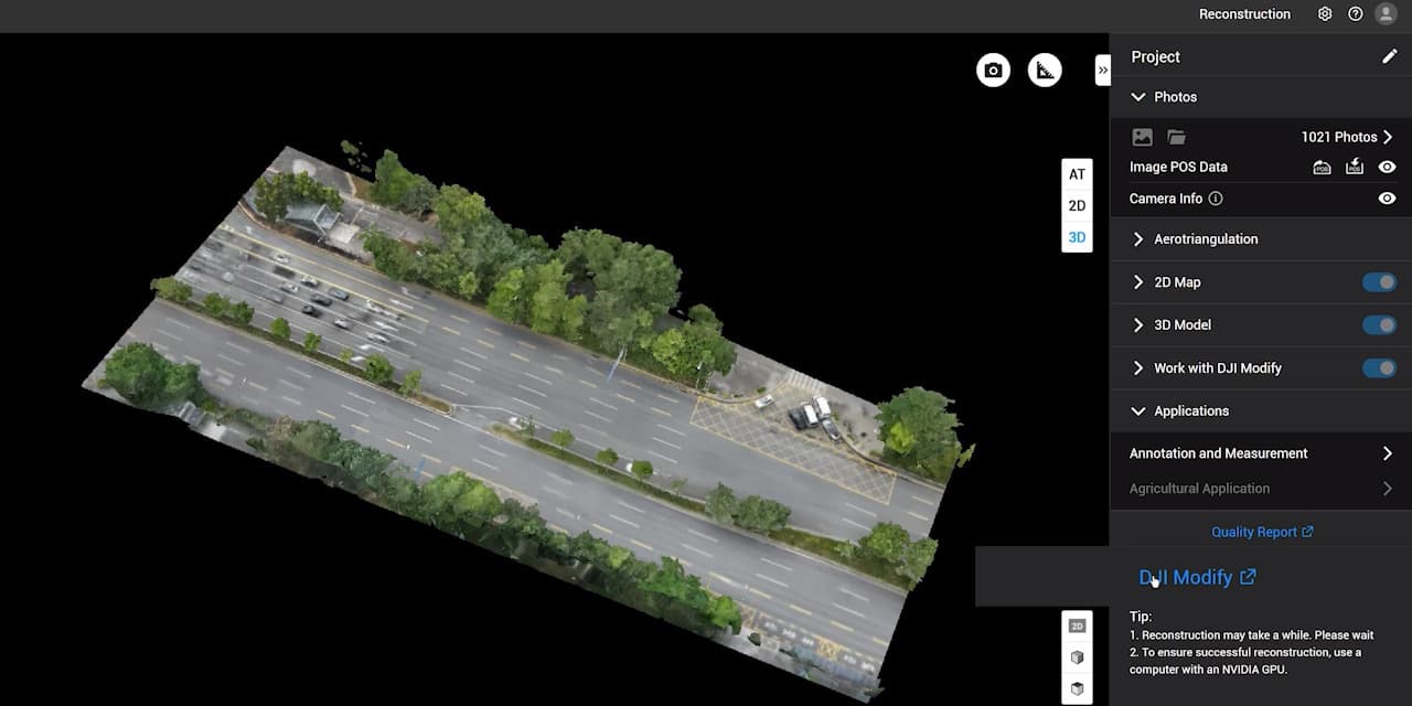 En 3D-modell av en väg omgiven av träd, skapad med fotogrammetri och visad i en programvaruapplikation.