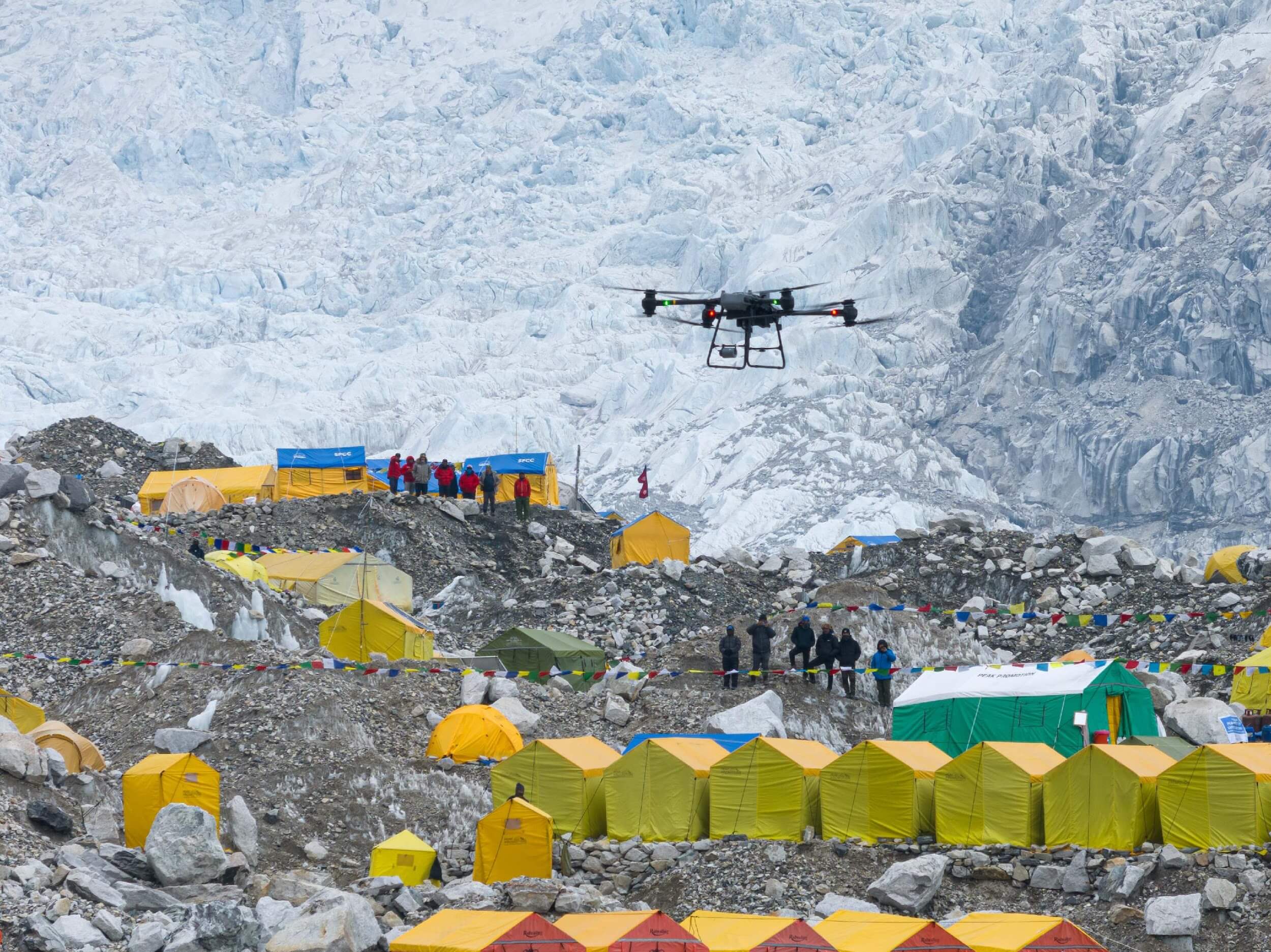 Mount Everest leverans med drönare DJI Flycart 30