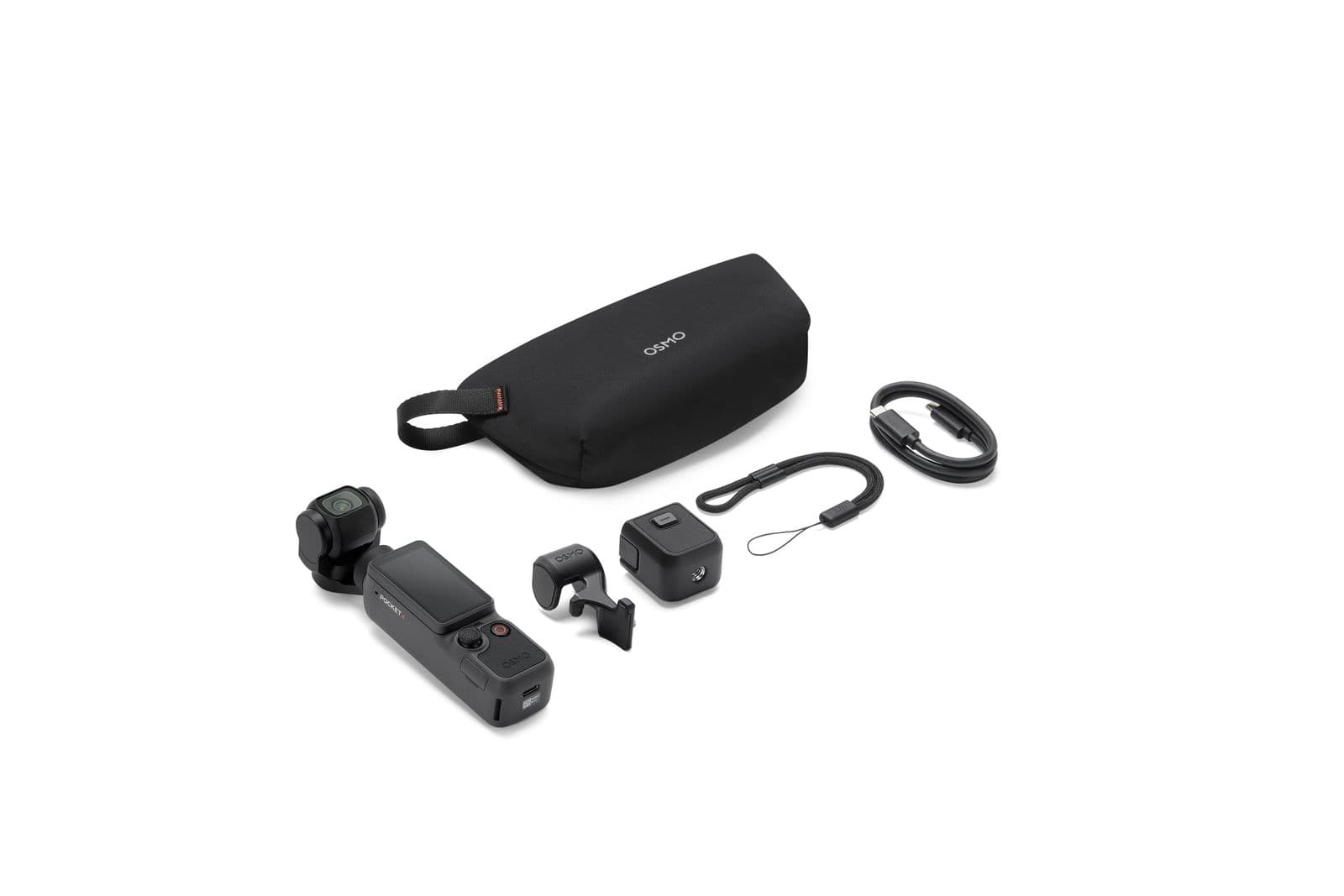 En kompakt kamera med tillbehör som inkluderar en bärväska, laddningskabel och handledsrem, arrangerade på en vit bakgrund.